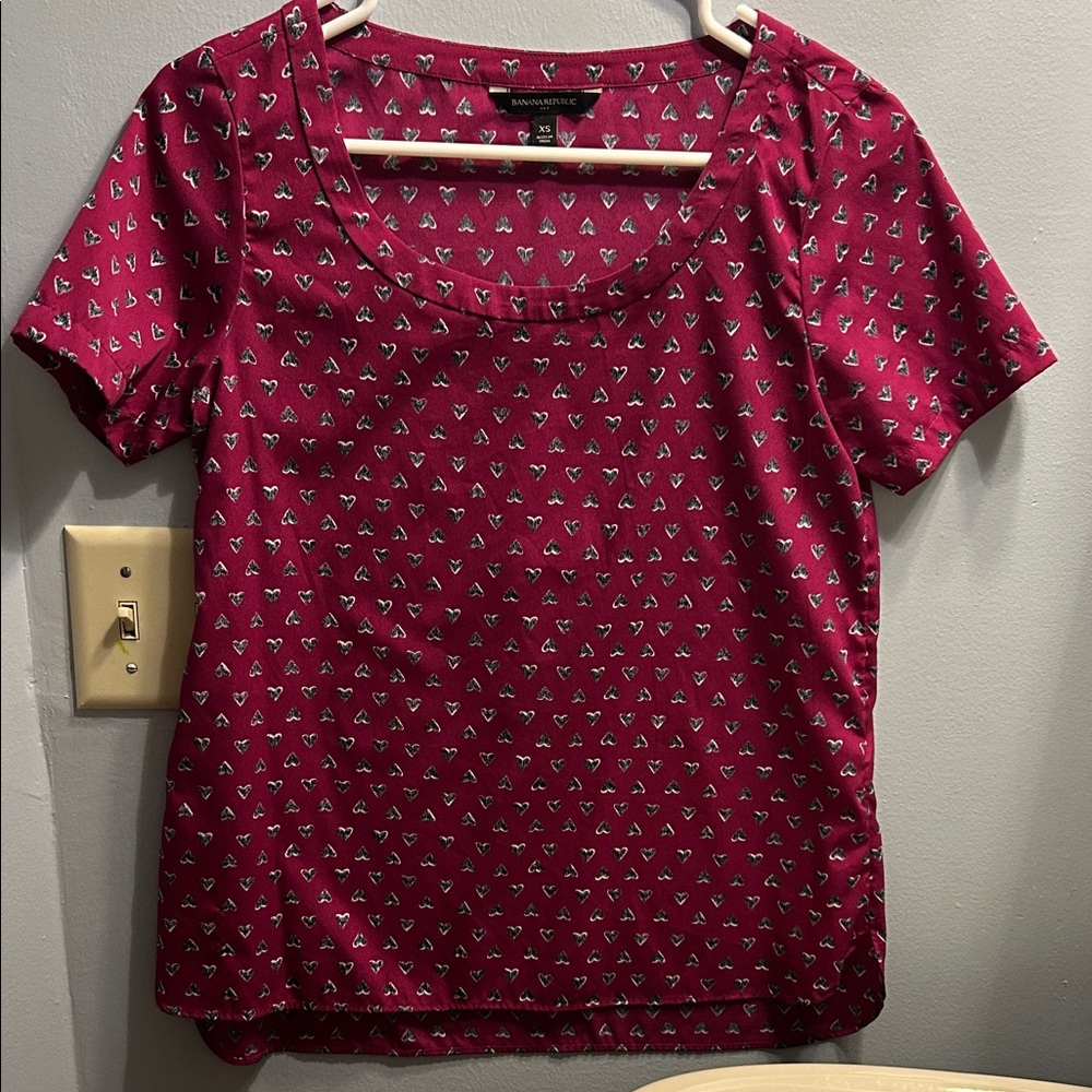 Banana Republic Burgundy Patterned Short Sleeve Top